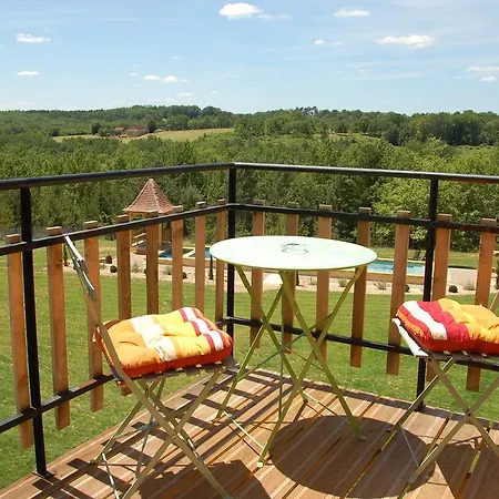 Le Lion D'or En Perigord Couette-café