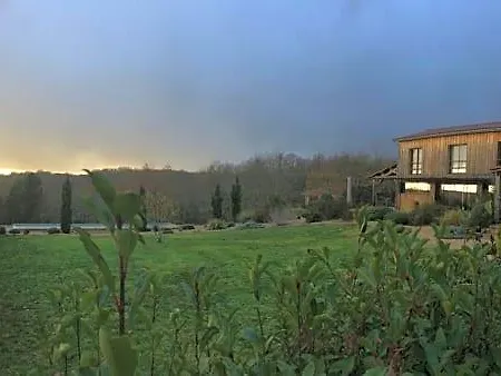 Le Lion D'or En Perigord Couette-café 4*